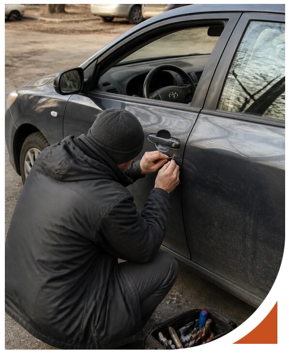 Профессиональное вскрытие автомобиля Тойота без повреждений в Твери